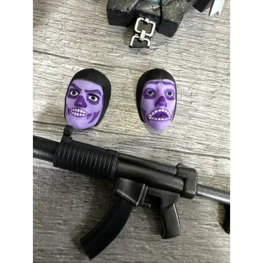 Fortnite Legendary Series Skull Trooper Purple Glow 6‎ Inch Figure 2018 Jazwares